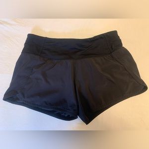 Lululemon Speed Up Low-Rise Lined Short 2.5". Black. Size 4.